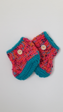 Load image into Gallery viewer, Baby hat with matching booties
