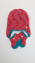 Load image into Gallery viewer, Baby hat with matching booties
